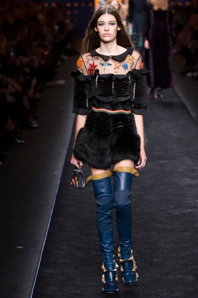 Look 39